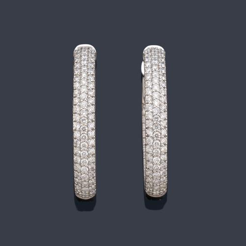  Criollas con pavé de brillantes de aprox. 2,50 ct en total.
