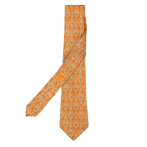 Corbata Hermés motivos de jirafas y palmeras en color beige.