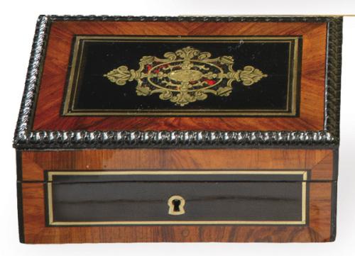 Caja Napoleón III en palo de violeta y peral teñido con marquetería tipo Boulle, Francia h. 1860.