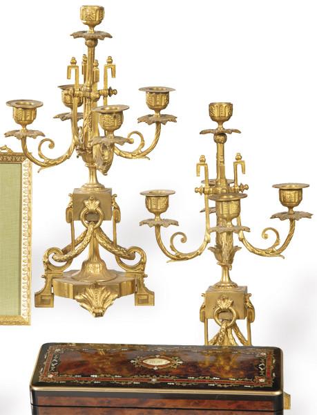  Pareja de candelabros de bronce dorado, Francia S. XIX.