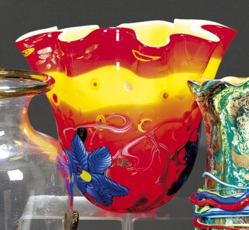  Jarrón de cristal de Murano con boca rizada.