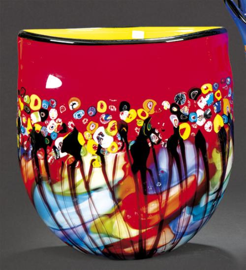  Jarrón plano de cristal de Murano con fondo rojo y decoración de "molti fiori" en relieve.
