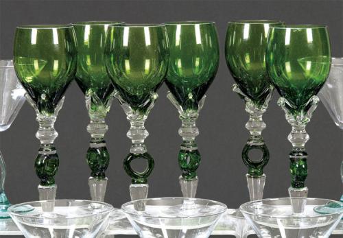 Seis copas de cristal de Murano para vino verdes y transparentes.