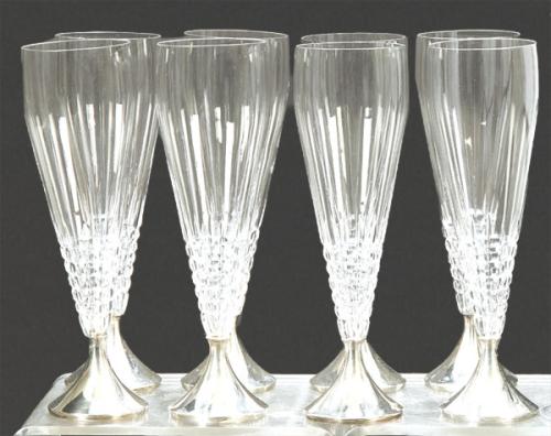  Nueve copas de champán de cristal tallado y base de plata española punzonada 1ª Ley.