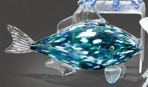Pez de cristal de Murano en tonos azules, verdes y blancos.