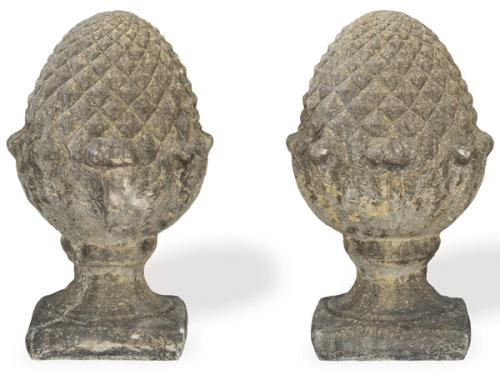 Pareja de piñas de arenisca para jardín.