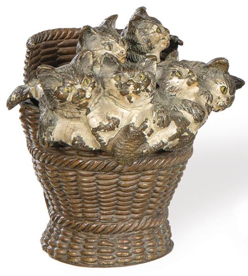  Tintero de bronce policromado, Viena h. 1900.