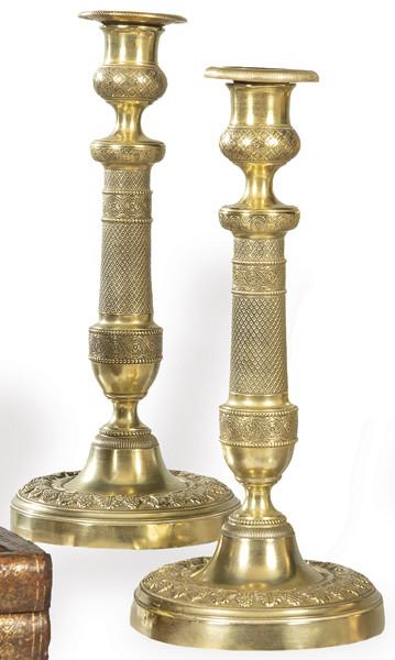  Pareja de candeleros de bronce dorado, Francia primer tercio S.- XIX.