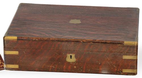  Caja de madera de CSL Fabricantes del Ejercito y la Armada, Londres h. 1871-1934.