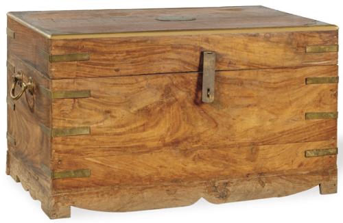  Arcón de teca y latón primera mitad S. XX.