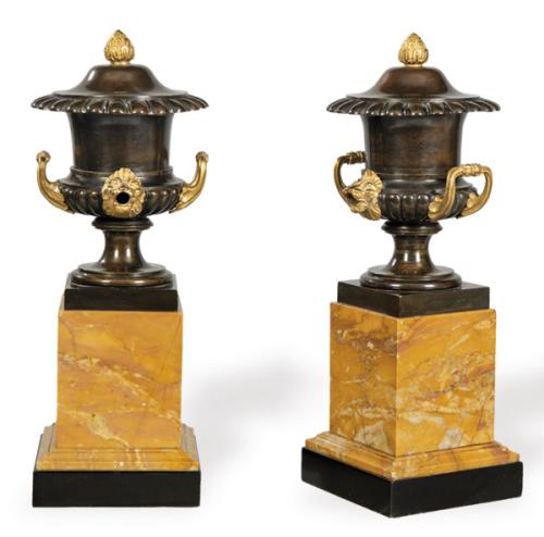  Pareja de urnas de bronce y mármol de Siena S. XIX