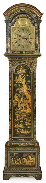 Reloj de caja alta Jorge II con movimiento de ocho días, carcasa de madera lacada en negro con decoración Chinoiserie dorada y esfera de latón grabada.