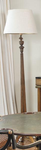  Lámpara de pie Victoriana con fuste torneado en madera de caoba, pantalla de tela.