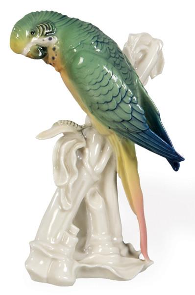 Figura de periquito en porcelana policromada de la manufactura alemana Rudolstadt-Volkstedt, finales del siglo XIX-inicios del XX. Marca de fábrica pintada en la base.