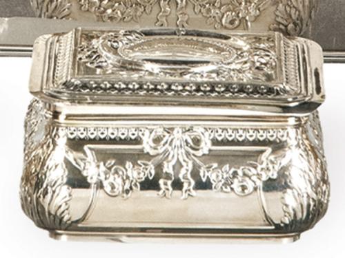  Caja joyero cuadrangular de plata española punzonada Ley 925 de Pasgorcy, con alma de madera.