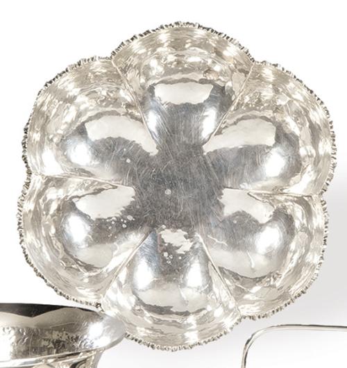 Centro de mesa de plata portuguesa punzonada Ley 833, Oporto mediados S. XX.