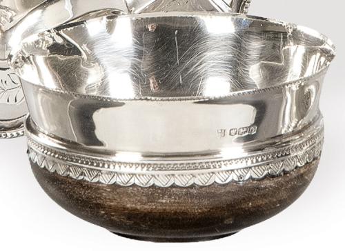  Pequeño cuenco de coco y plata inglesa punzonada Ley Sterling de Thomas Bradbury & Sons Ltd, Sheffield 1931.
