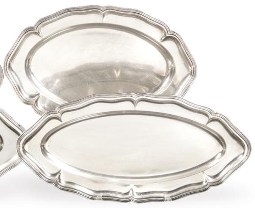 Juego de dos bandejas ovales de servir de plata española punzonada 1ª Ley de Montejo