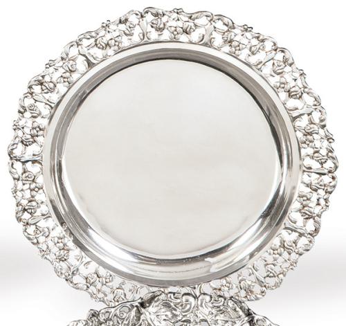 Plato de borde calado de plata española punzonada 1ª Ley.