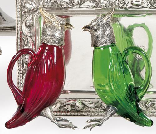 Pareja de vinagreras de cristal y plata española sin punzonar que responde a un modelo de Dionisío García.