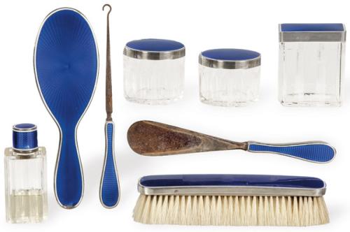 Juego de tocador de cristal y plata francesa punzonada Ley 950 y esmalte "guilloché" azul cobalto de Alphonse Debain, parís ff. S. XIX pp. S. XX