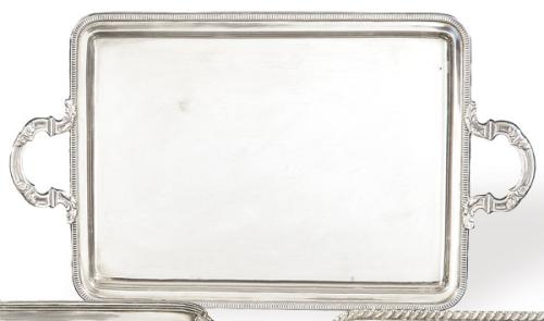 Bandeja rectangular de dos asas de plata española punzonada 1ª Ley de Matilde Espuñes con marca comercial de P. Alvarez.