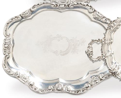 Bandeja de borde ondulado de plata española punzonada 1ª Ley.