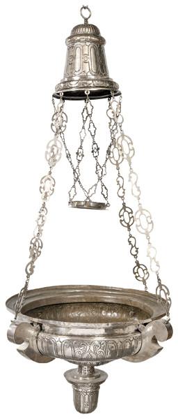  Lámpara votiva con escudo papal de plata española punzonada de Gaspar de Aranda y fiel contraste de Toribio de Cisneros, Valladolid h. 1654-1664.