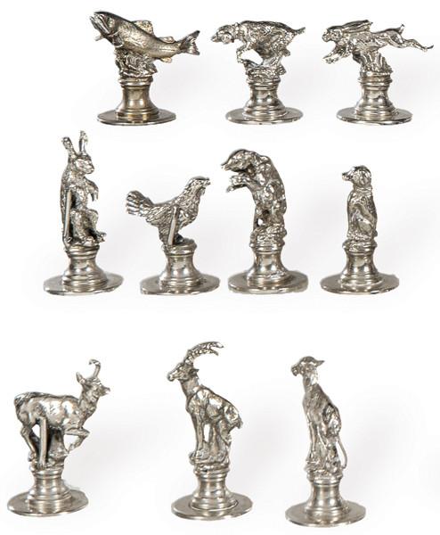 Diez tarjeteros de mesa de plata española representando animales de la fauna española