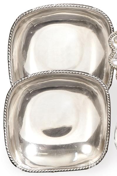 Pareja de paneras de plata española punzonada 1ª Ley de Montejo con marca comercial de Pérez Fernández.