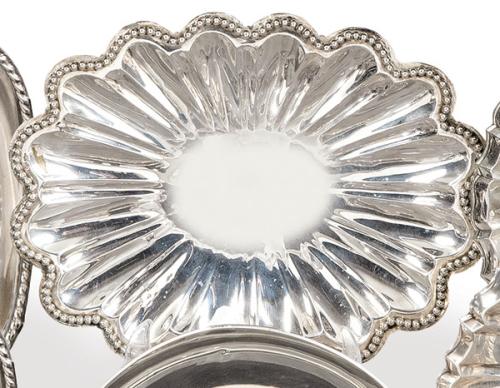  Salvilla oval de borde ondulado de plata española punzonada 1ª Ley.