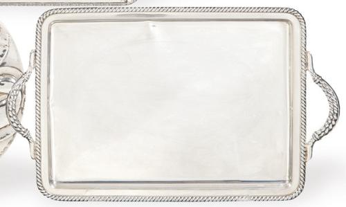  Bandeja rectangular de dos asas de plata española punzonada 1ª Ley de Matilde Espuñes.