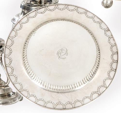 Pequeño plato de plata española punzonada Ley 916 de Matilde Espuñes primer tercio S. XX.