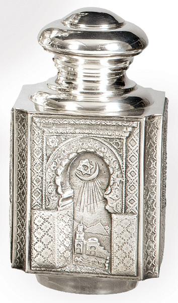  Bote de te de plata española sin punzonar.