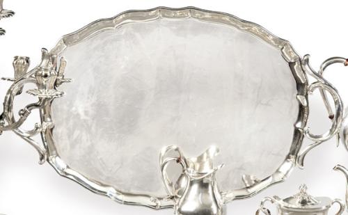  Bandeja ovalada de dos asas de plata española punzonada 1ª Ley de Pasgorcy con marca comercial de P. Alvarez.