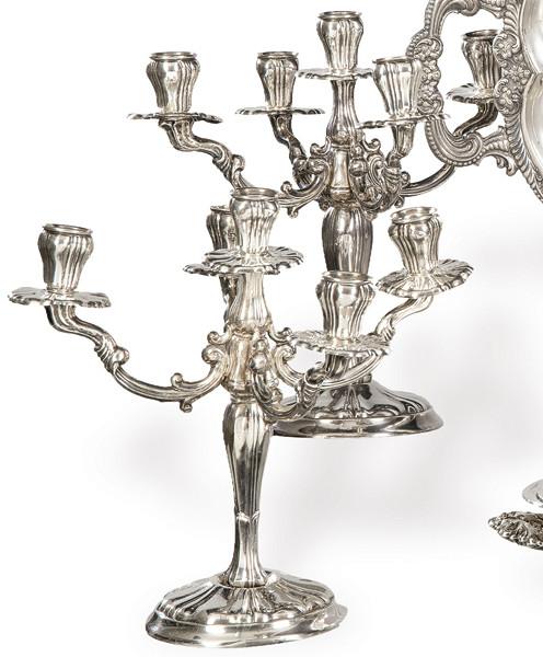 Pareja de candelabros de plata española punzonada 1ª Ley de Durán.