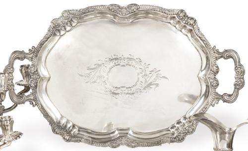 Bandeja oval de dos asas de plata española punzonada 1ª Ley con marca comercial de P. Alvarez.