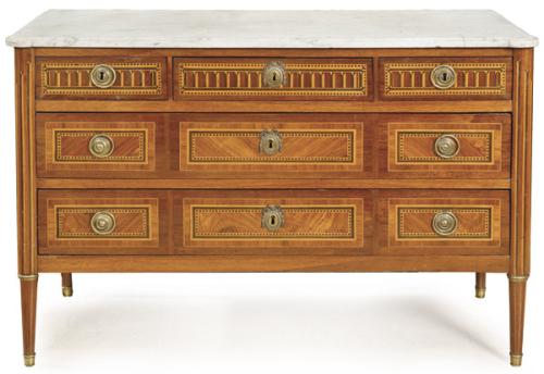 Cómoda Luis XVI en madera de caoba y palo de rosa chapada con marquetería geométrica