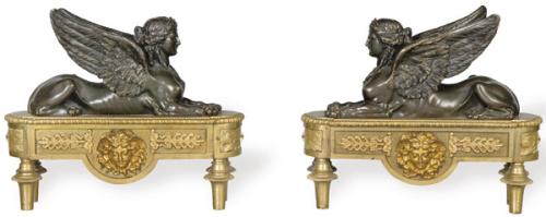 Pareja de morillos de bronce en forma de esfinge