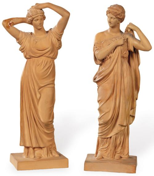   Pareja de figuras clásicas de P. Ipsens Enke en biscuit con pátina de terracota, Dinamarca