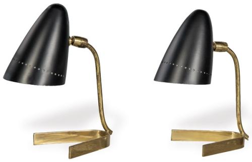  Pareja de lámparas de sobremesa estilo Stilnovo, con estructura en latón curvado y base abierta.