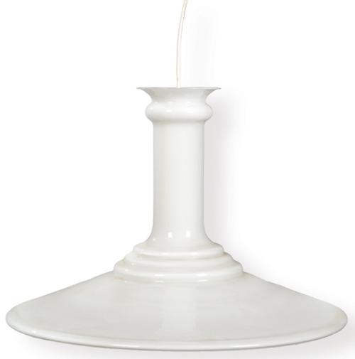  Lámpara de suspensión con estructura en vidrio opalino blanco, forma de trompeta con base circular acampanada, fuste torneado cilíndrico ascendente con molduras anulares.