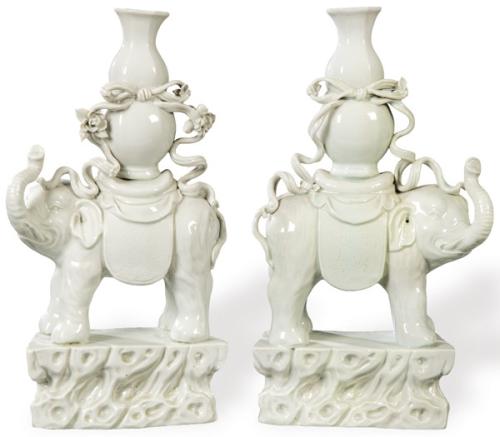  Pareja de elefantes de porcelana "Blanco de China", Dinastía Qing S. XIX.