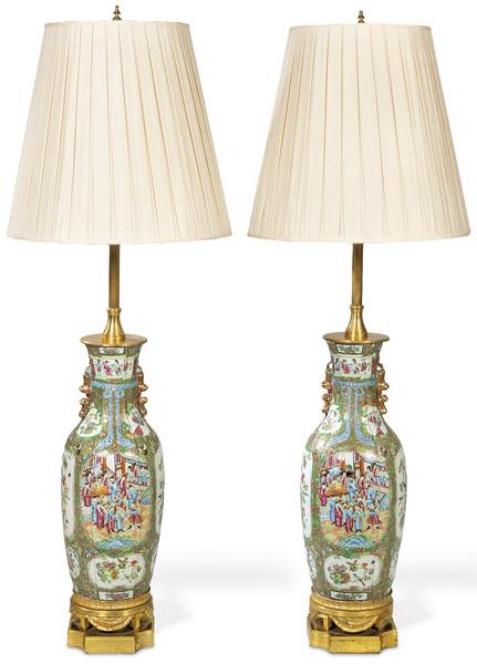 Pareja de grandes jarrones de porcelana china cantonesa convertidos en lámpara, Dinastía Qing S. XIX.
