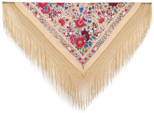  Mantón de Manila en seda color salmón bordado con grandes flores de colores.