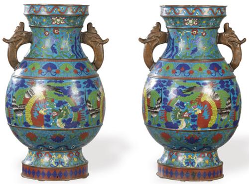  Pareja de jarrones de esmalte cloisonné chinos, pp. S. XX.