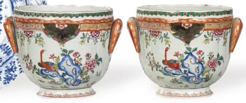 Pareja de jardineras de porcelana francesa, posiblemente de Samson siguiendo modelos de Compañía de Indias, S. XIX.