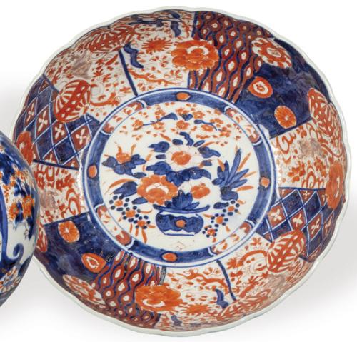 Cuenco de porcelana china tipo Imari S. XIX.