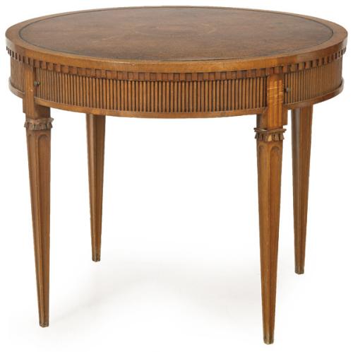 Mesa estilo Luis XVI tipo "bouillotte" en madera de caoba con decoración de marquetería de madera de palosanto y monturas de latón.