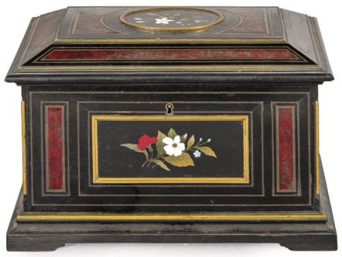  Caja ebonizada con marquetería de piedras duras, Italia ff. S. XIX